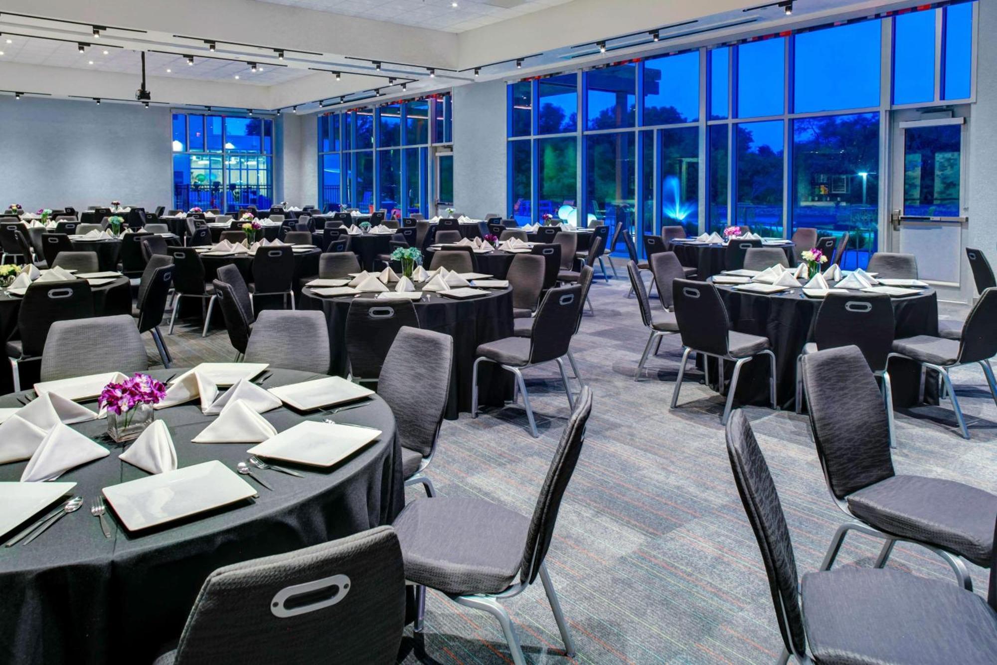 Aloft Wichita Hotel Eksteriør billede